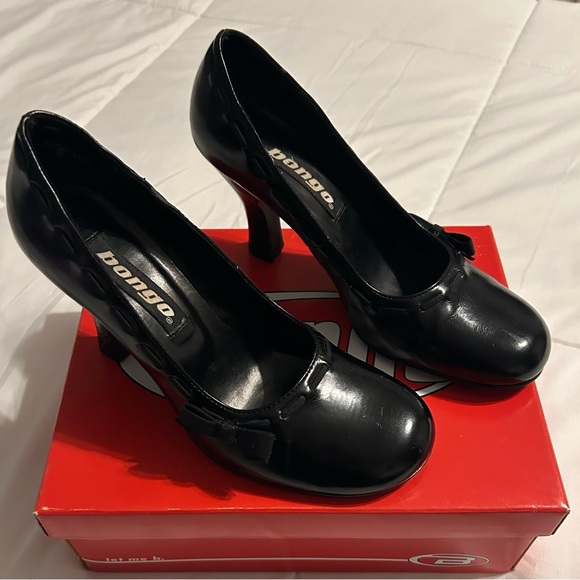 BONGO Shoes - Vintage Y2K Bongo Sabina Black Heels with Ribbon and Bow Detail
